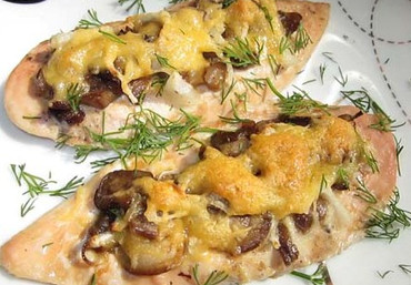 Грудка куриная запеченная с грибами и сыром