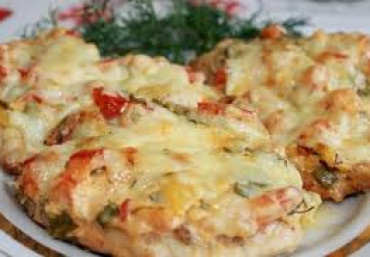 Грудка куриная, запеченная с овощами и сыром