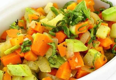 Кабачки, тушенные с морковью и луком